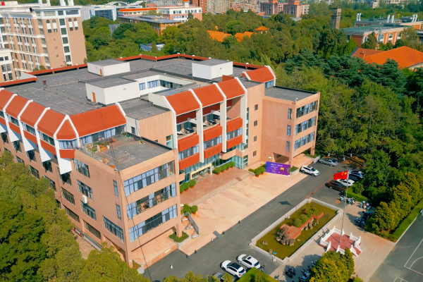 东陆校区图书馆侧视